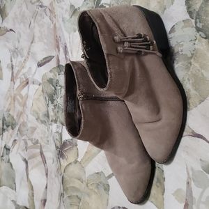 White mountain Booties